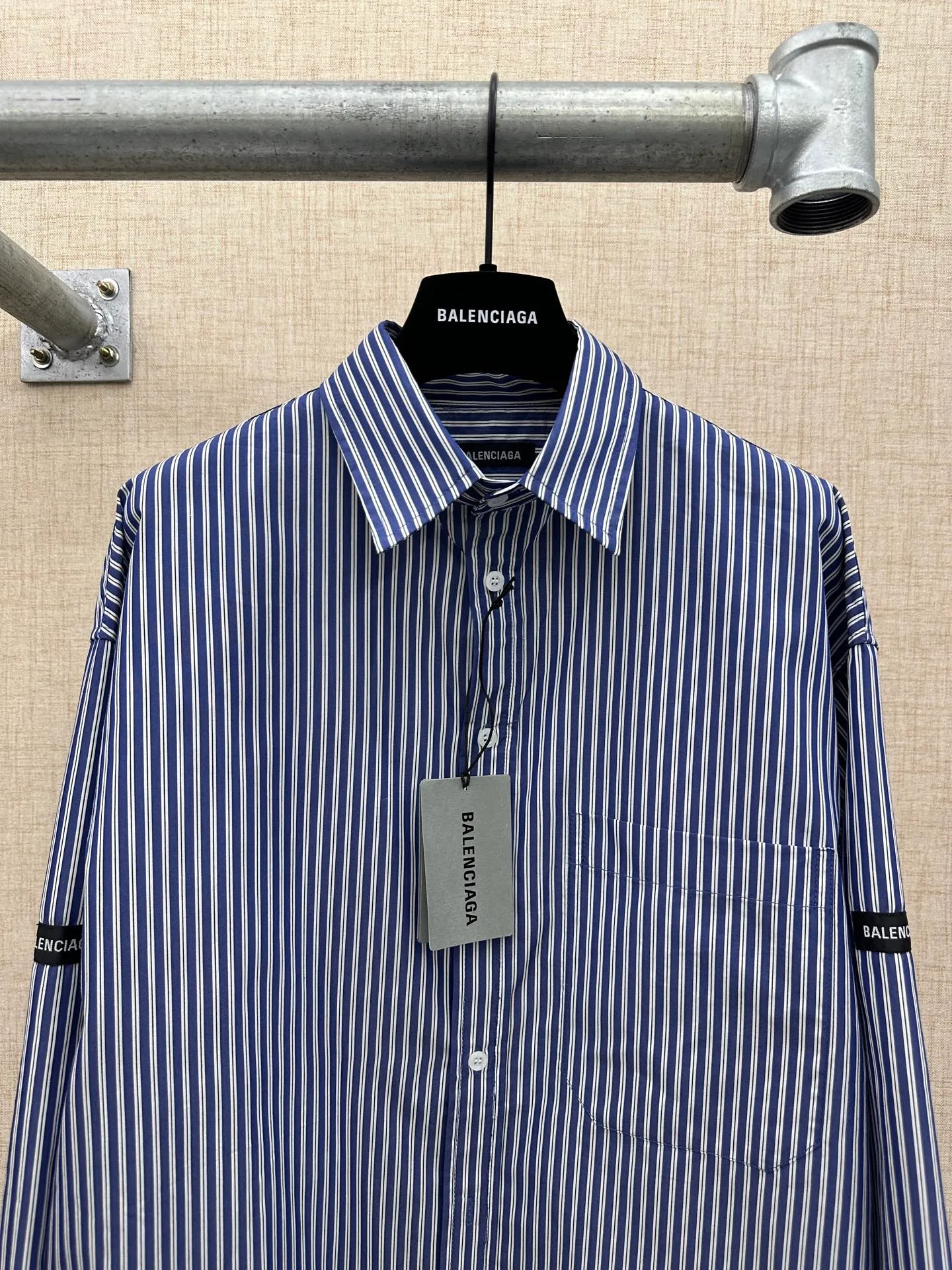 P215💰 Balenciaga/ 2026ss New Arrival ， ， Classic ， ： Black ，“BALENCIAGA” ， 。 87% + 13% ， 、Classic 、 ， ， Oversize ， ， ， 。 Sizes：S、M、L、XL、